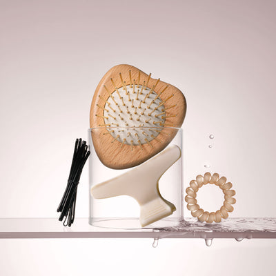 Stimulate acupressure points and promote healthy hair growth, this Hair & Scalp Gua Sha brush is designed to fit in your palm for convenient hair and scalp reflexology on-the-go.